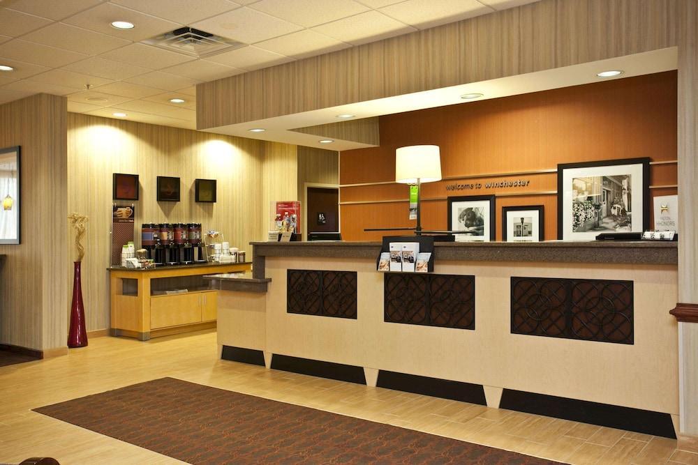 Hampton Inn Уинчестер Экстерьер фото