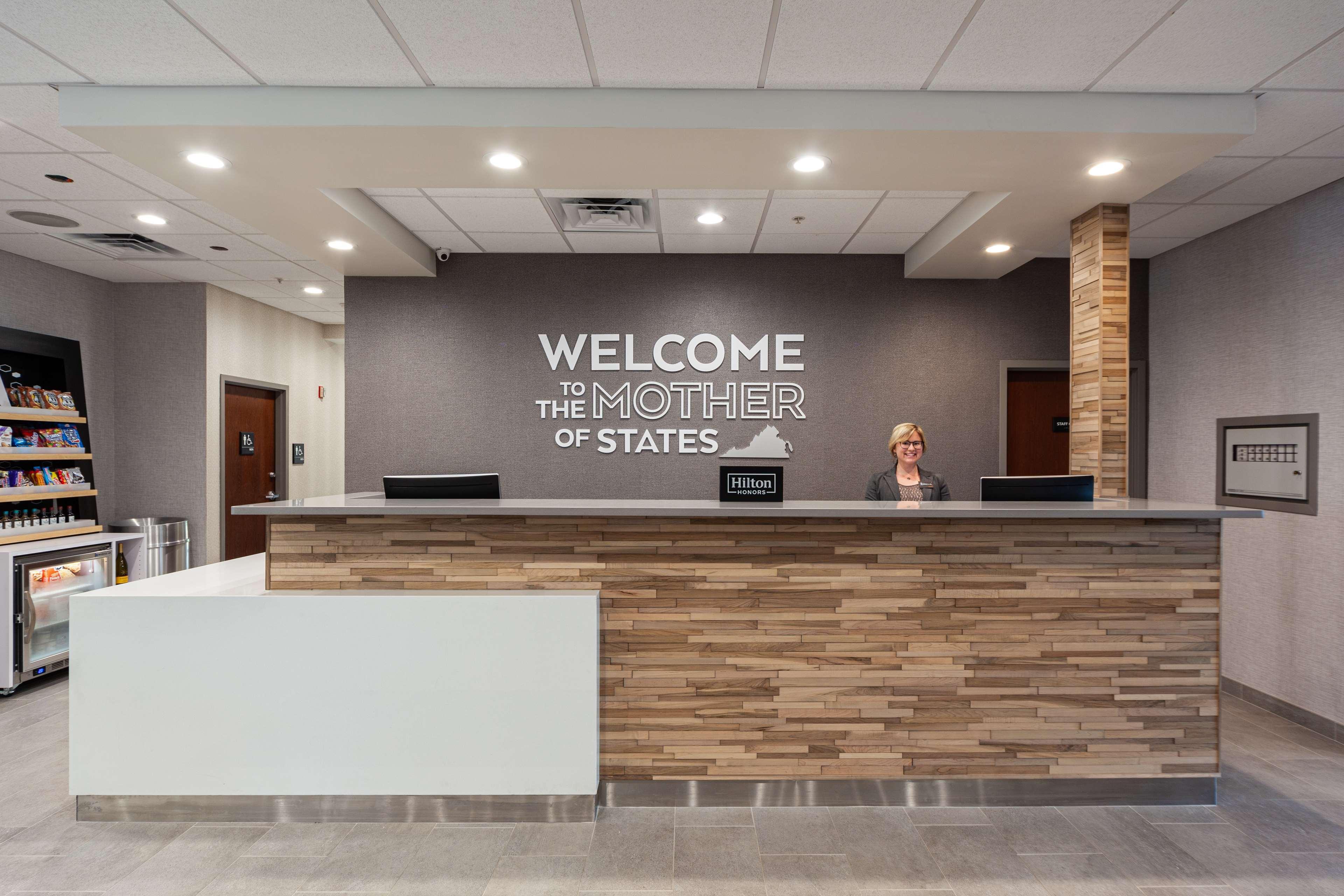 Hampton Inn Уинчестер Экстерьер фото