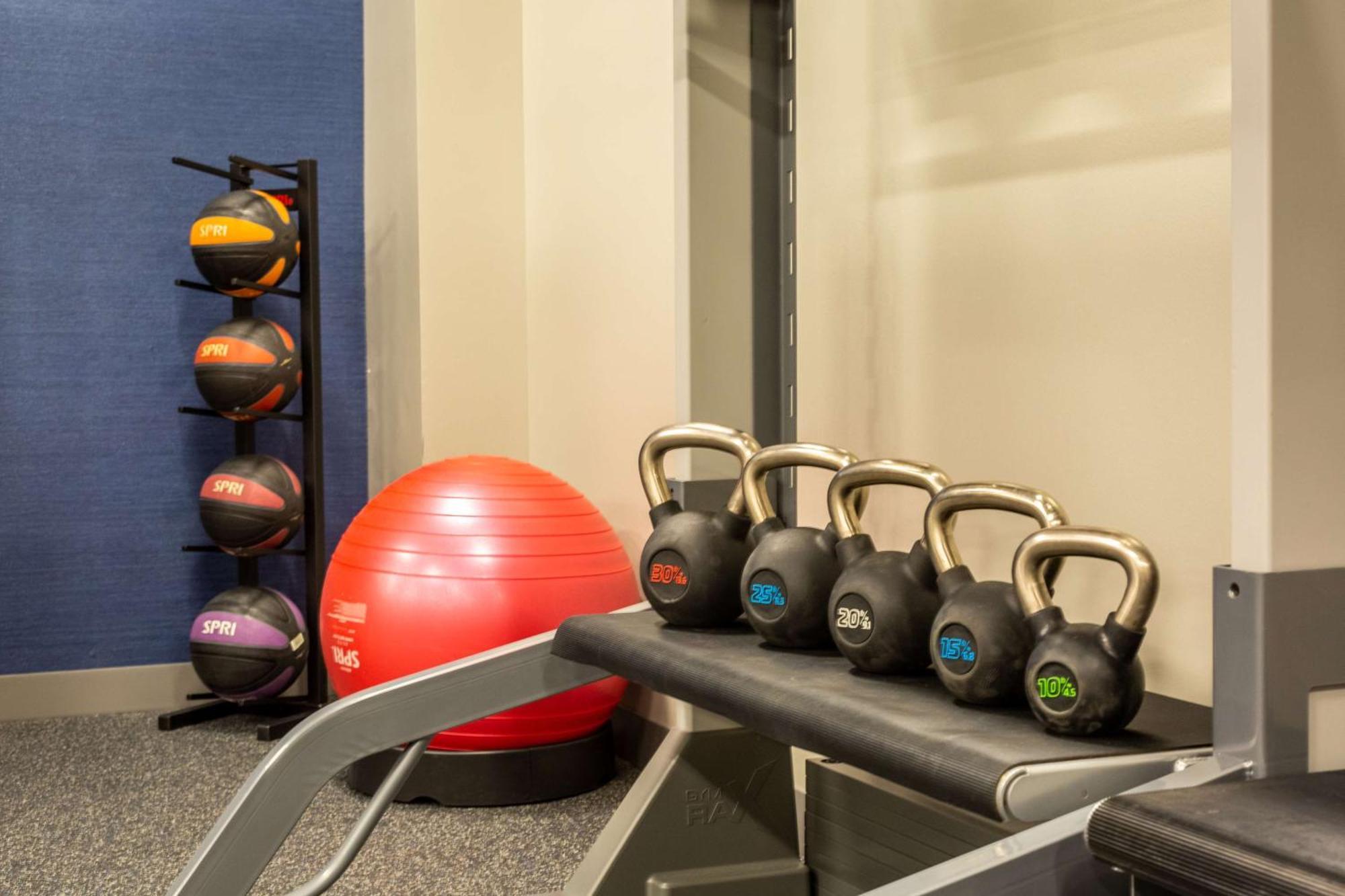 Hampton Inn Уинчестер Экстерьер фото