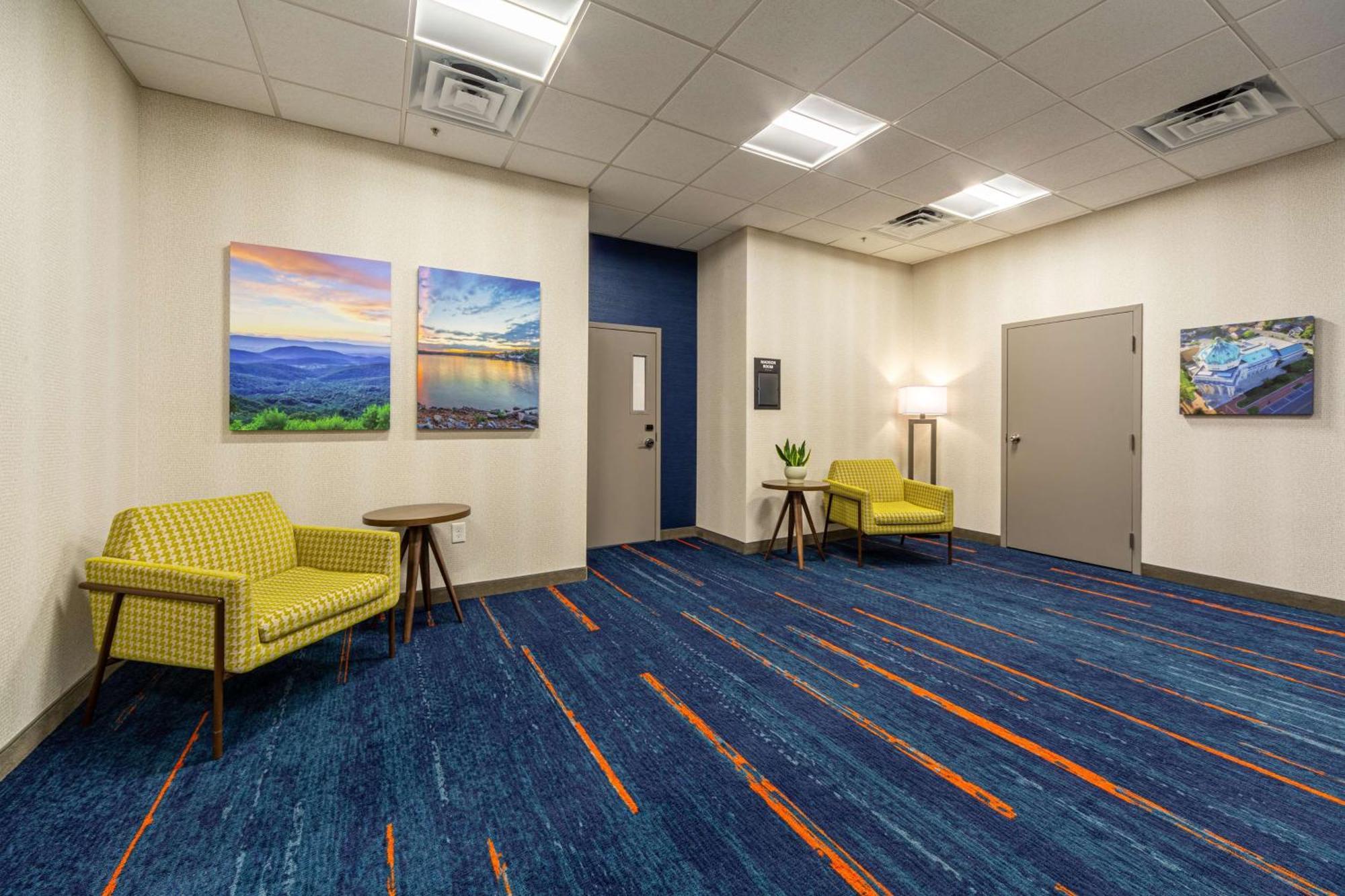 Hampton Inn Уинчестер Экстерьер фото