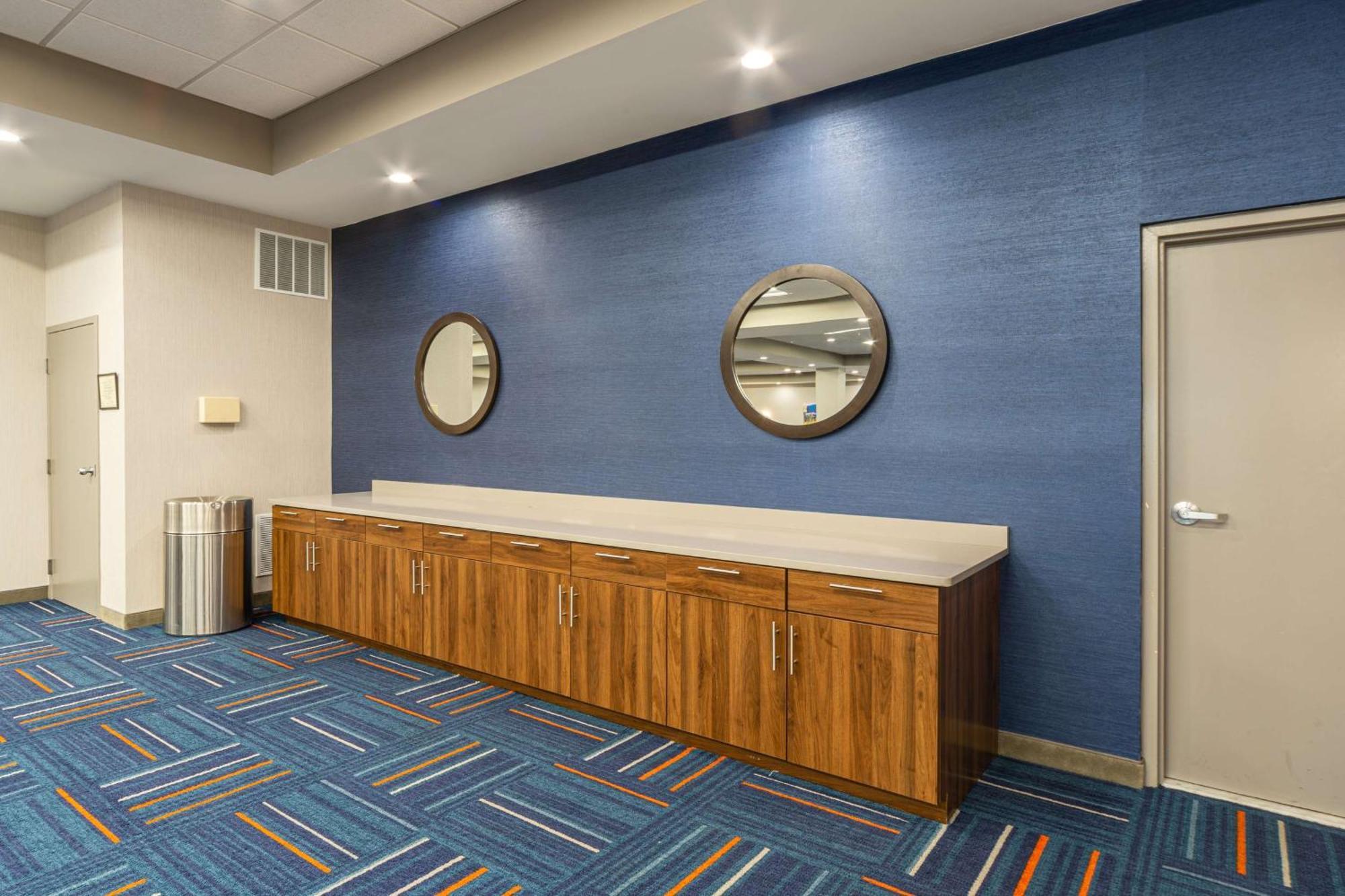 Hampton Inn Уинчестер Экстерьер фото