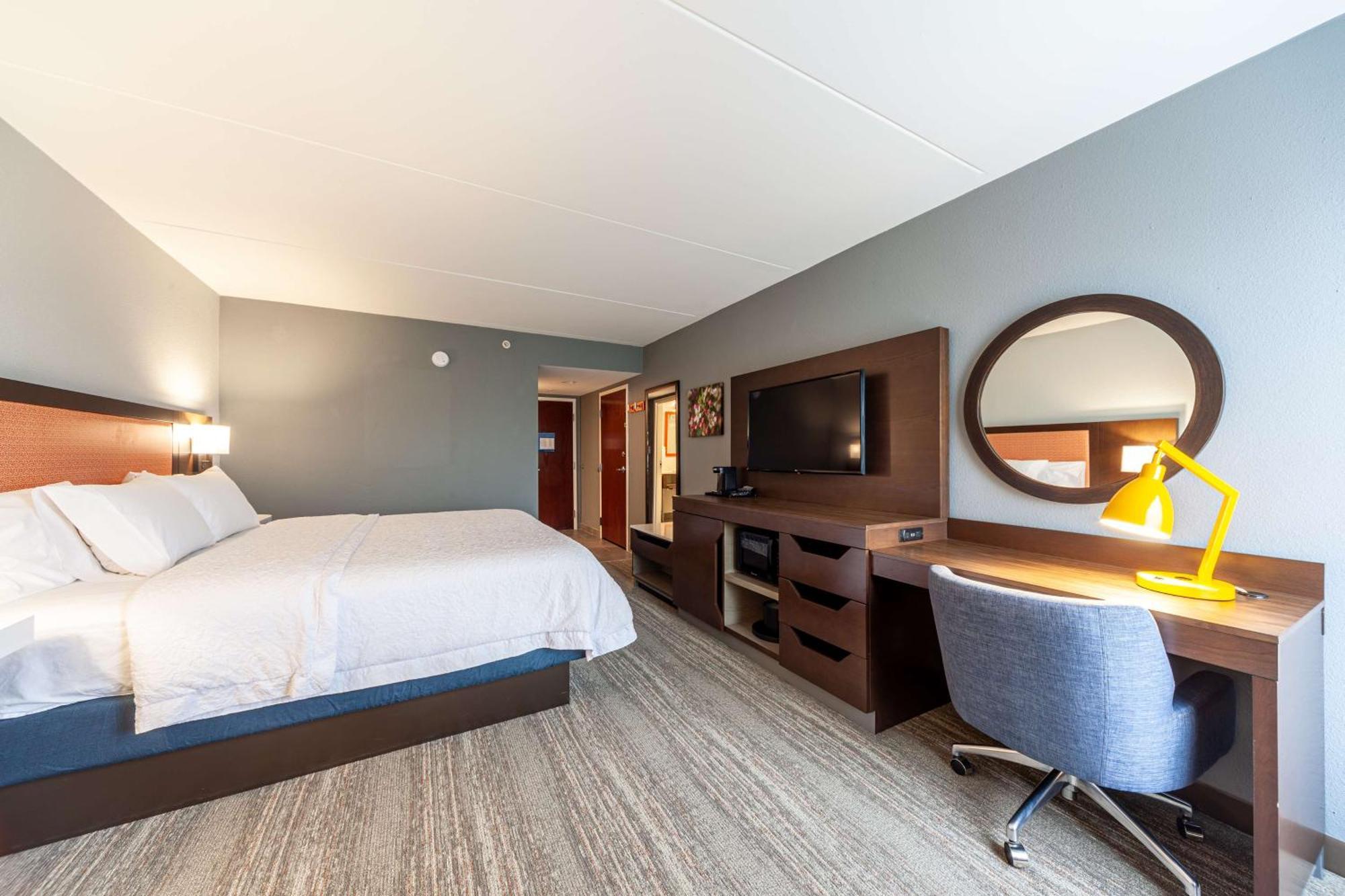 Hampton Inn Уинчестер Экстерьер фото
