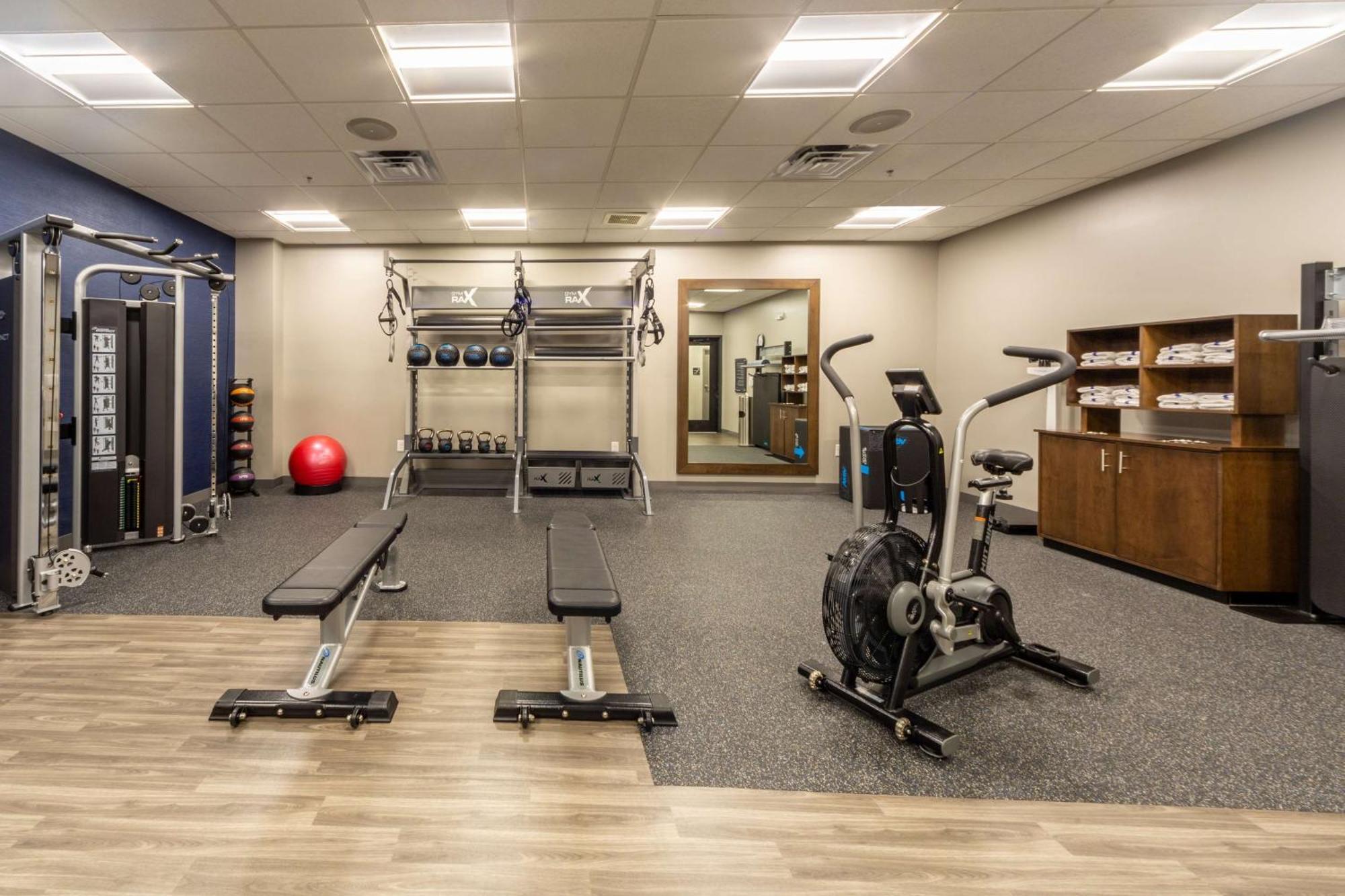 Hampton Inn Уинчестер Экстерьер фото