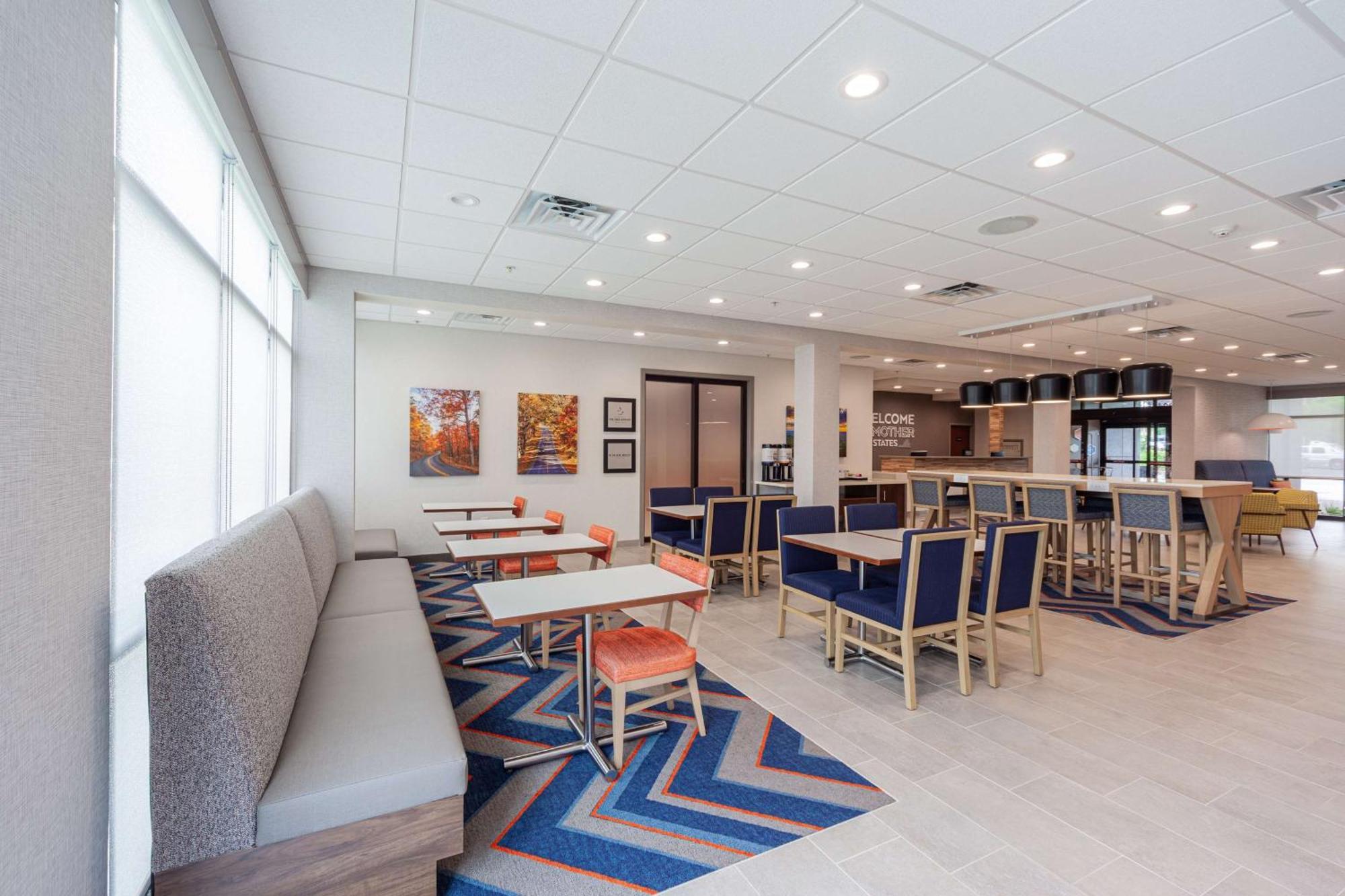 Hampton Inn Уинчестер Экстерьер фото